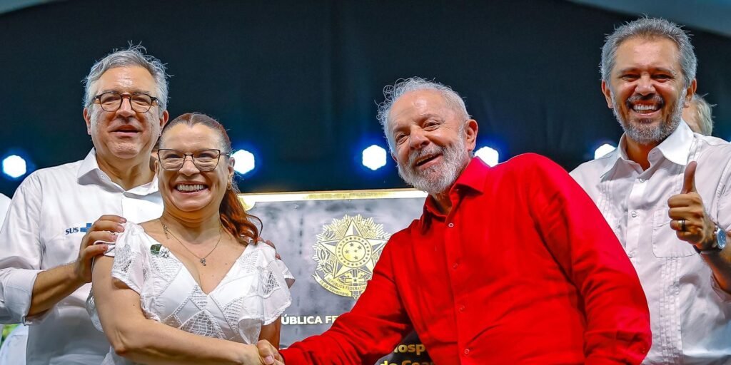 Lula diz que Brasil continuará crescendo acima de 3% neste ano Lula diz que Brasil continuará crescendo acima de 3% neste ano